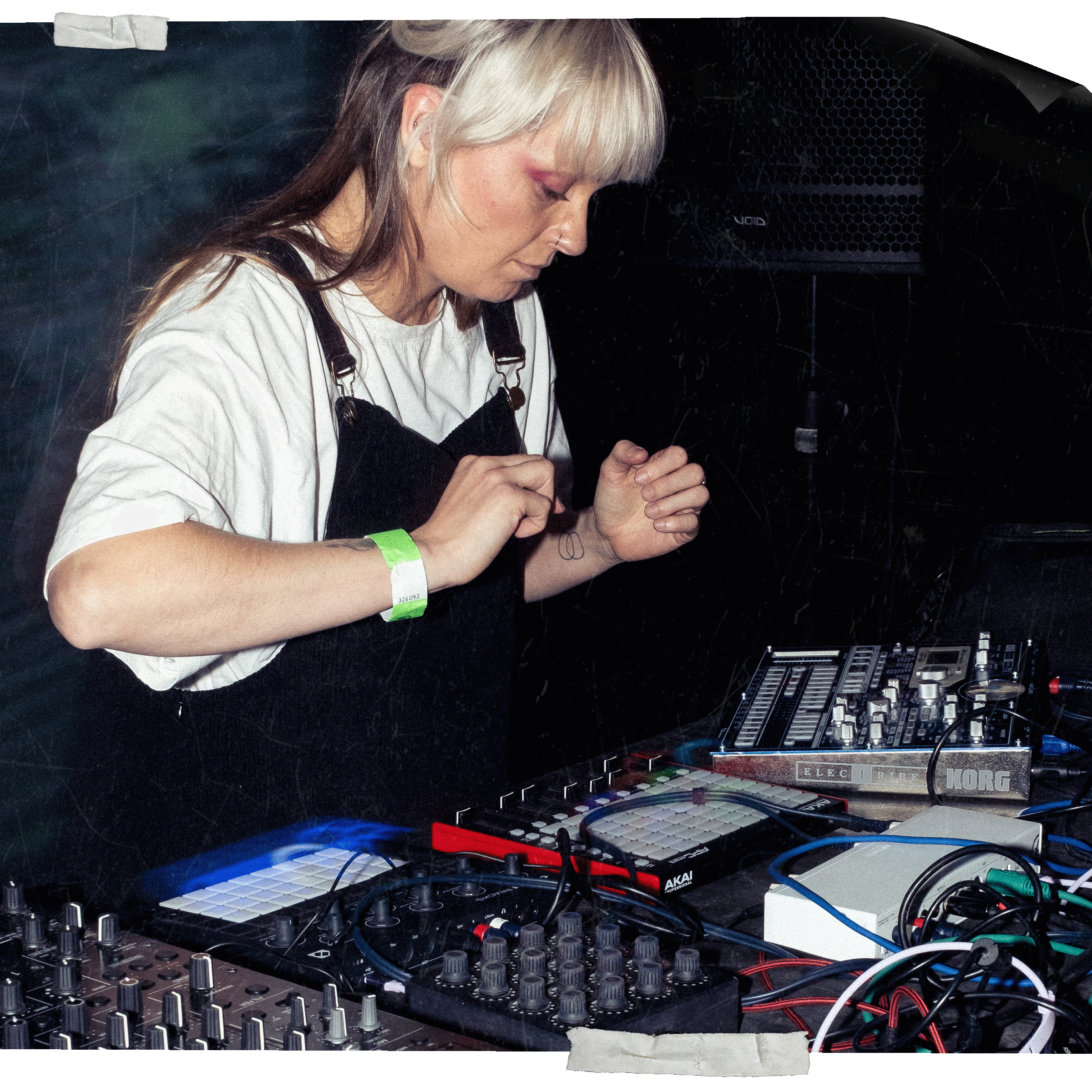 Nadia Struiwigh playing Circuit Tracks live Nadia Struiwigh playing Circuit Tracks live